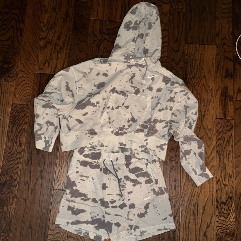 NIKE women’s hoodie and shorts set